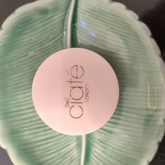 Translucent Setting Powder - Picture 1 of 3